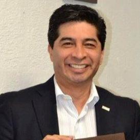Especialista en formación ejecutiva y estrategia organizacional, he dirigido mi propia empresa por 20 años. Vivo en la ciudad de México con mis tres hijas.