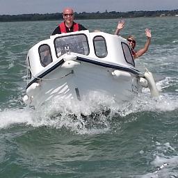 A self-drive boat hire company based in Lymington, renting boats to travel the western solent and you can even rent a boat to go to the Isle of Wight for a day!