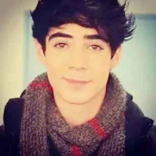 dulcesito892's profile picture. 