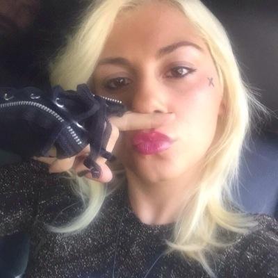 Fan account for Idol's @Jax she follows us and we're rooting for her everystep of the way. Michael Simeon, Nick Fradiani, and Clark Beckham follow too ✌️.