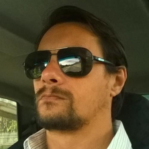 Psicólogo Clínico, Sonhador por convicção, acredito nas pessoas, creio em um mundo cada vez melhor, só o amor e o perdão podem mudar algo ou alguém.