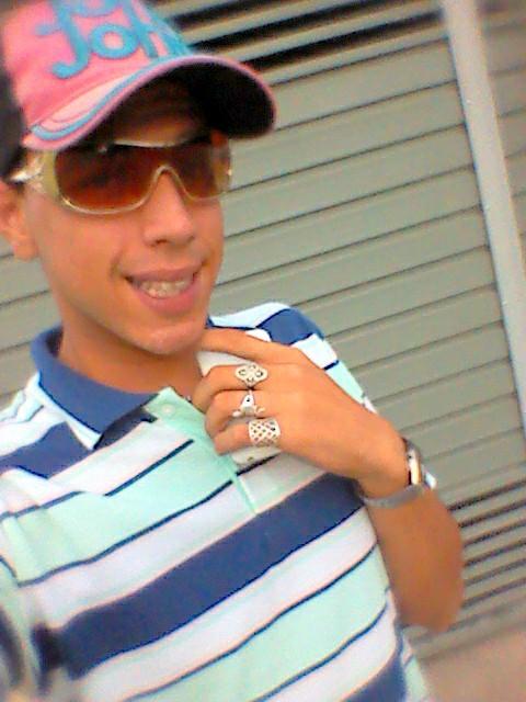 .. quem se apaixona por beleza se decepciona com o carater ! =p , segue ai rs *-*