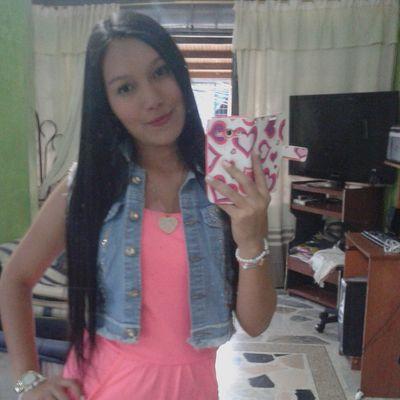 AngieLMelo's profile picture. Instagram: angielmelo