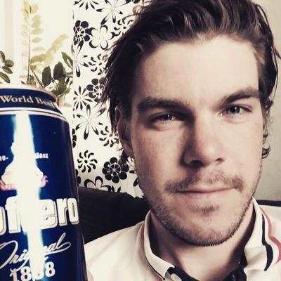 Danielnilsson10's profile picture. njuter av livet och spelar lite plast i mellan åt!