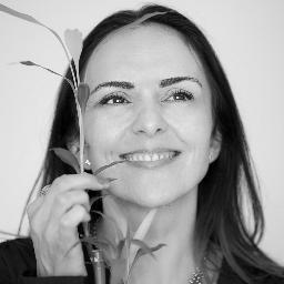 Rédactrice | Journaliste | Masso en Yoga Thaï | Gourmande qui ne saura jamais choisir entre un steak à point et des tacos végétariens | Bouquineuse compulsive