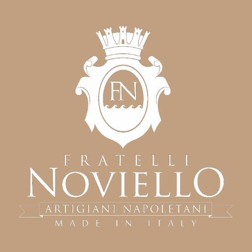 La qualità dell'artigianato napoletano combinata con una raffinata ricerca nella produzione di innovative borse da uomo in tessuto e pelle