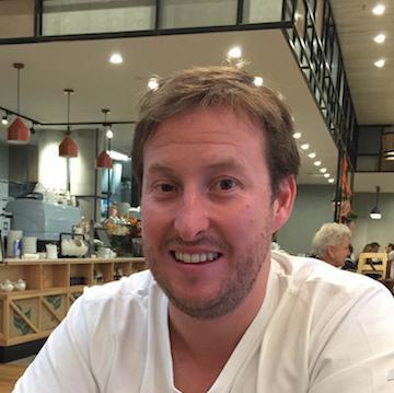 Software & AI Engineer. Started building software 25+ years ago, before .NET, React, iOS and AI.