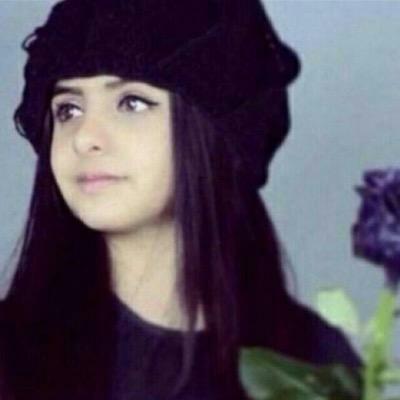 السَعاده أن تَكسبَ أشخاصاً لا يجِيدون التصَنع ولا يتَلاعبُون بالأقنعَه , ولا يتَكلمُون عنكَ بِسوء , تغيبُ عَن أعَينهِم ولكِن لا تغِيب عَن دعواتهم ..!