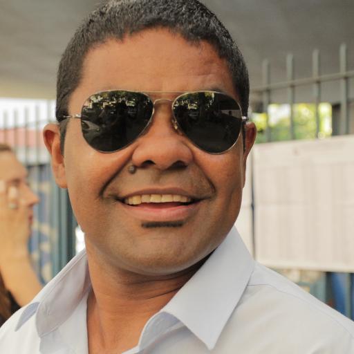 Estratégico y calculador. Serio pero con una sonrisa demoledora. Elegante y muy carismático, como Denzel Washington. Vótenme, no sean boludos!