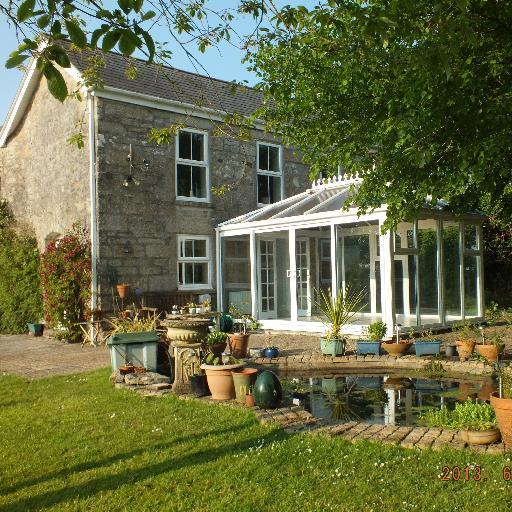 2 bed holiday accommodation, dog friendly. http://t.co/CSQ8SODJye