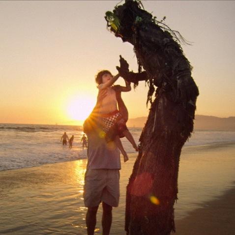 One man’s mission brings hope to the world in the form of a 10 foot walking talking tree.
https://t.co/gy37u54mnv https://t.co/7Fd7rQnWSt