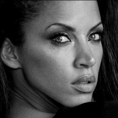 Compte officiel de Noemie Lenoir. Model / Actress