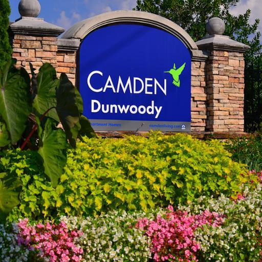 Camden Dunwoody apartments feature crown molding, granite counters, stainless steel appliances, fitness center and a resort style swimming pool.