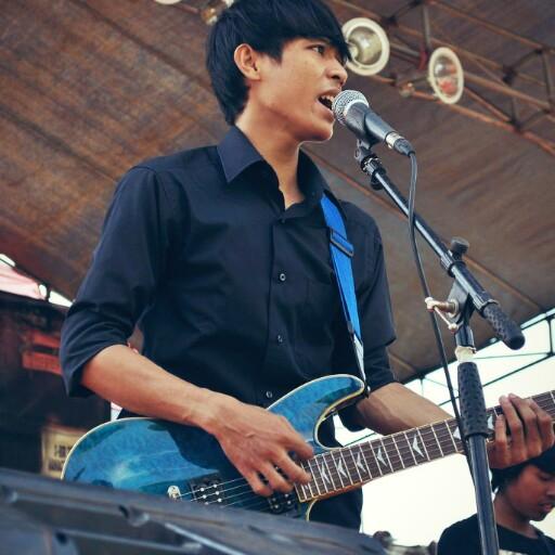 onick27's profile picture. bukan sekedar manusia yang bernafas, tapi menjadi tinta yang menceritakan kisah dengan goresan nya.