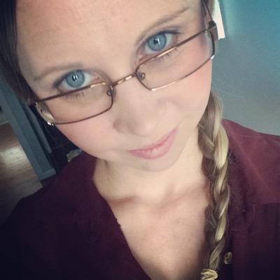 danielle_minett's profile picture. Uni Student. Artist. Hopeless Romantic. Super Mum. Going my own way. Live. Love. Laugh.