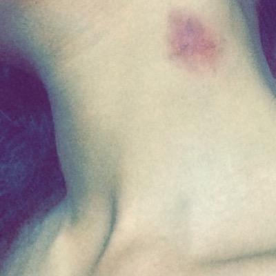 أنا من الرياض مطلقه عمري 23 شقتي بمخرج 6 أمان جدا أبي ناسس فله وكويسس شروطي وصوري بالمفصله