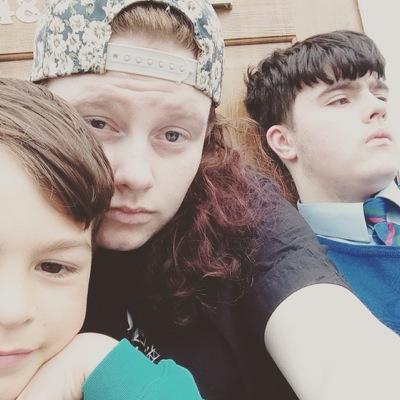 BRITISH......LOVES HANNAH HART, MAMRIE HART, GRACE HELBIG!!!!