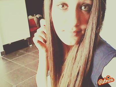 plus tu essaies d'oublier une personne, plus tu pense à elle ..  passer à autre chose et elle finira par disparaitre. Snap : alison_trn.
