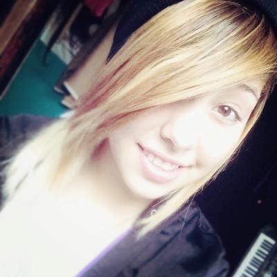 Gummybear_33's profile picture. ~*Here's to the Weird & the Wonderful*~