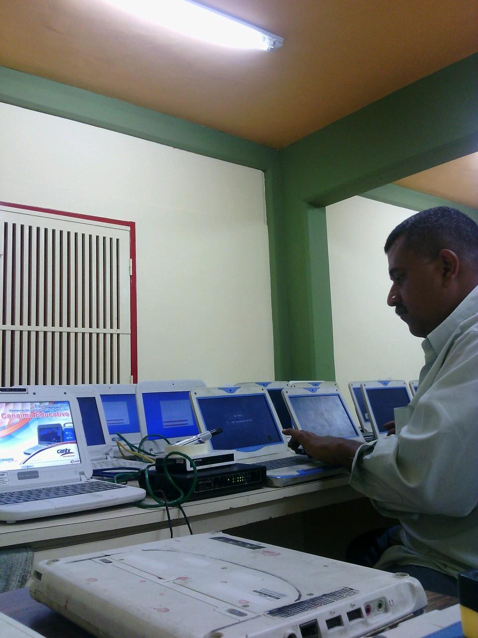 canaimaduro's profile picture. Tecnólogo, amante de la paz, solidaridad, humanismo,...=Socialismo