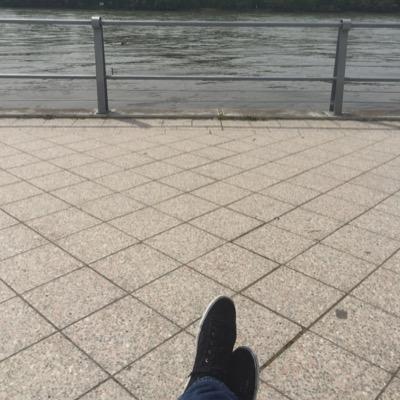 Sehe gut aus, bin mega-intelligent und ne Granate im Bett. Trotzdem extrem bescheiden. Elite-Twitter seit 2010. Auch „drüben“ im blauen Himmel.
