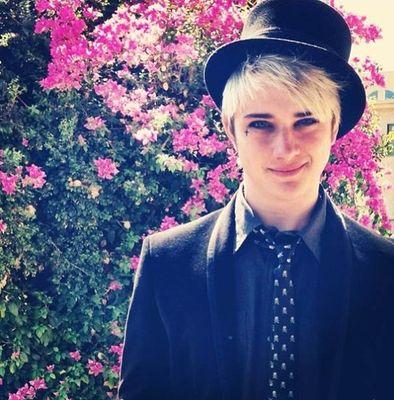 SpencRpgdiv_'s profile picture. Since you pushed my love aside
To sit around and wait for you
But, baby, can't you see
There's nothing else for me to do?
~17 ans Divergents et audacieux