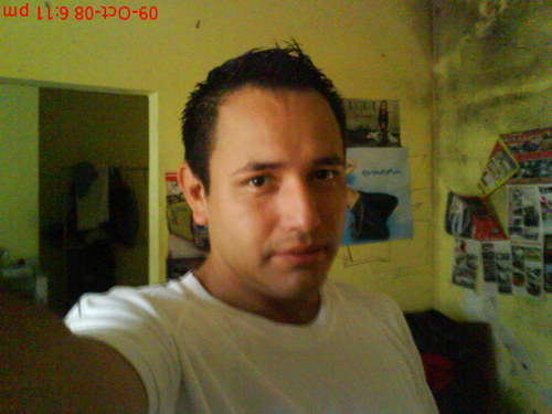 soy un chavo  buena onda

y me gusta mucho la musica y estar en internet
