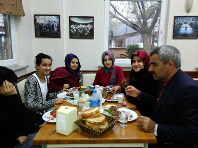 NesrinBytmr's profile picture. Sevdiğini kaybeden insanın gülümsemesinde bile bir hüzün vardır