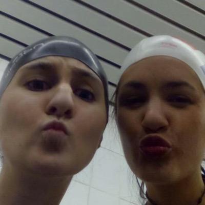 parejadehetxo's profile picture. La gran pareja donostiarra. Afincadas a 7 alturas de un antiguo burdel. Ultimando nuestros estudios. Nos encantan las turbobombas. Ah! Y las empanadillas.