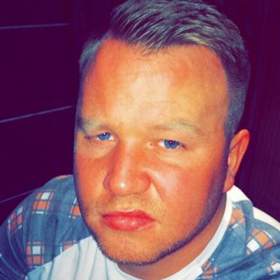 father to 2 beautiful girls & engaged to 1 amazing women michelle.... love a bit of football .. Glasgow Rangers til i die. future's bright future's Orange NS