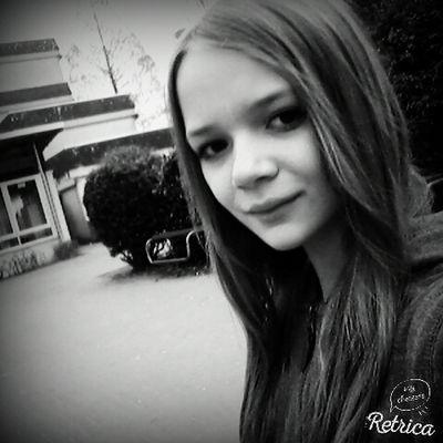 Hey✋
Hoffe euch gefällt mein Twitter acc. bin neu auf Twitter.Drehe komische Videos auf YouTube auf dem Namen Kimi Vanilli/12Jahre/German Girl