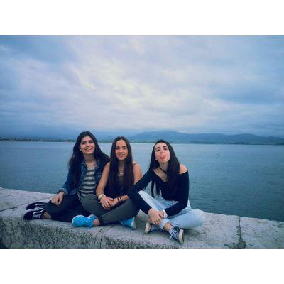 lauramartinez_T's profile picture. Act normal