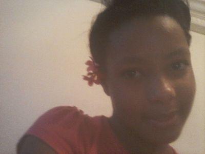 EkqEspiog1's profile picture. femme