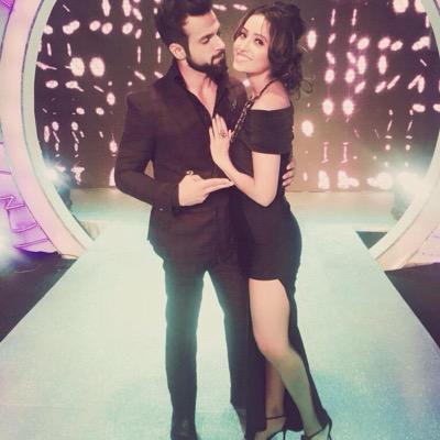 Bringing you the latest updates & news. in support of @AshaNegi7 & @rithvik_RD . admins of this page are @deshmoonsamy & @aashnaashokrock #UKFanClub