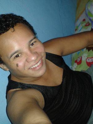 sou uma pessoa super feliz e q goata de fazer amigo e conhecer
novas AMIZADES.