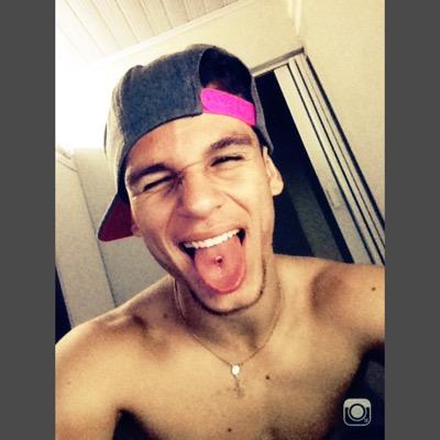São as tuas quedas que te levantam e os teus erros que te movem. Jonathan.Carlos