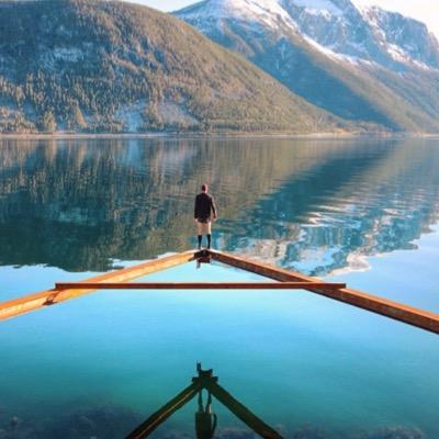 darkvibe_'s profile picture. stop letting the weight of the world rest on your sholders sweetie