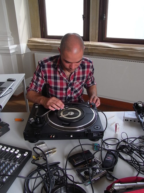 jassemhindi's profile picture. tapes performance and broken texts