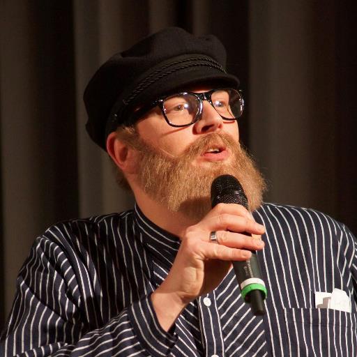 Otto Hansen ist ein neues Komiker Talent aus Deutschland. Seine Homebase ist Sitdown Comedy Punkt De. Der alte Seemann erzählt aus seinem Leben.