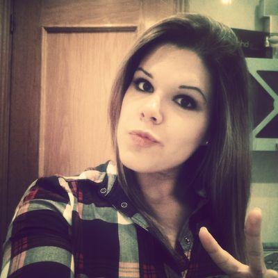 Helen92_'s profile picture. Disfrutar de la vida, y vivir cada momento