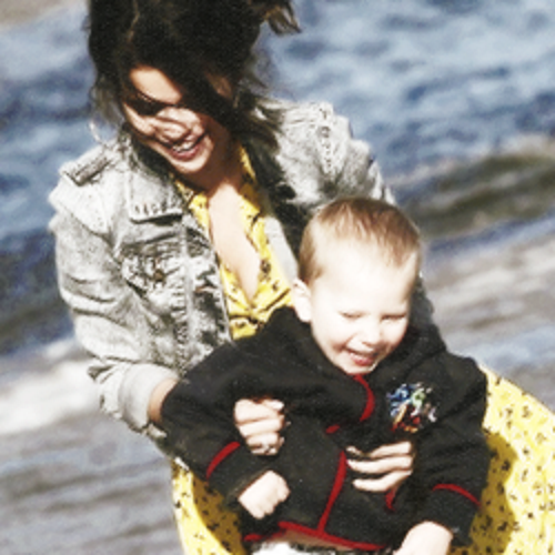 playhudgens's profile picture. adriana