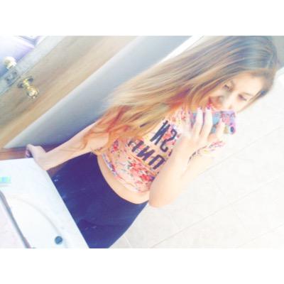 BlahBlahBeth's profile picture. Pero tu sonrisa aún me hace cantar otra canción triste, no puedo olvidarte, no voy a arrepentirme, porque aún estoy enamorado de tí