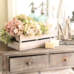 reaganrelics's profile picture. 