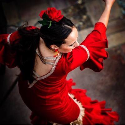 Carnavalera y flamenca 100% y amante de los perros!! ❤️❤️