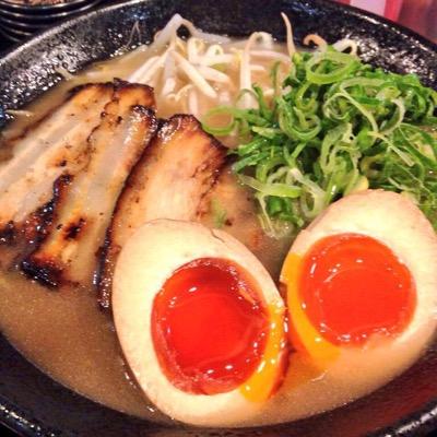 極旨濃厚とんこつラーメン専門店。国産豚丸骨(げんこつ)を100%使用。極限まで絞り出した旨味をご堪能ください。__________________営業時間 11:30〜14:30 、18:00〜26:00_____ ※金土 祝前日 〜28:00
定休日 日曜日