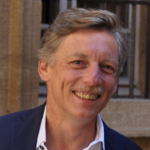 AgenceDircom's profile picture. Aussi à l'aise dans le monde virtuel que dans le monde réel.