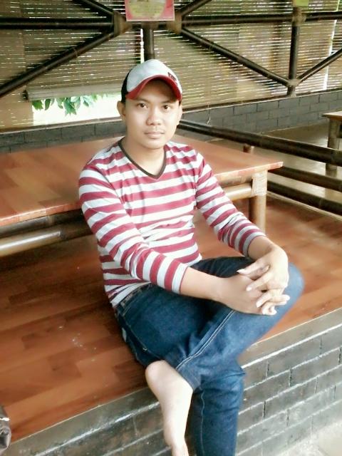 mnurmajazi's profile picture. 