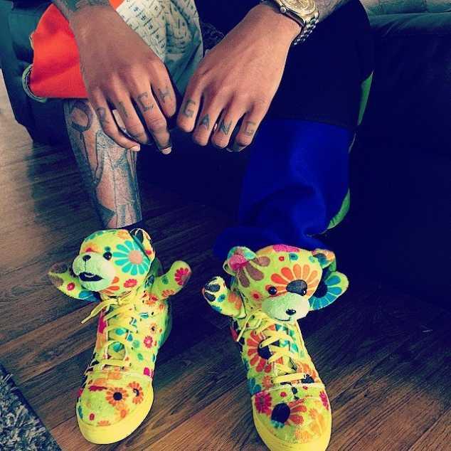 Kingshit011's profile picture. you smoke you die, you don't smoke you still die, either fucking ways you're still gonna die, enjoy your life