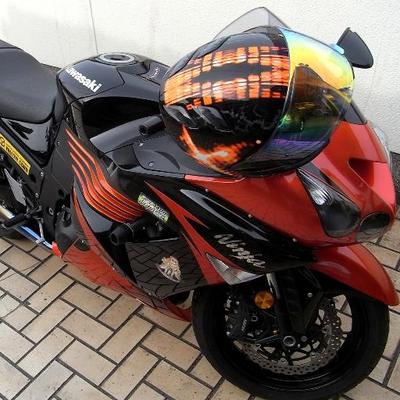 しーま Tdf アッキーナが乗っているのはヤマハ250cc スクター マジェスティ改のトライク 三輪バイク 普通免許でok 中古ベース改造で100万くらい 一方 私の近所の店の中華製250cc トライクは原付並みのこの値段 自賠責等込みの乗り出し価格 Http T