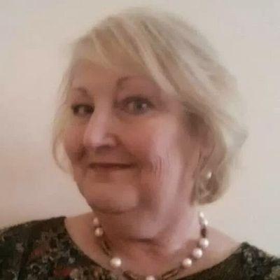 poshwithbeverly's profile picture. 